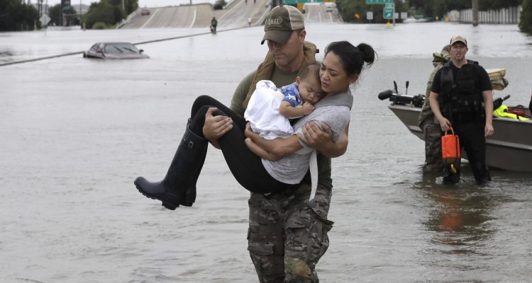 170830_hurricane-harvey-rescue-750x400